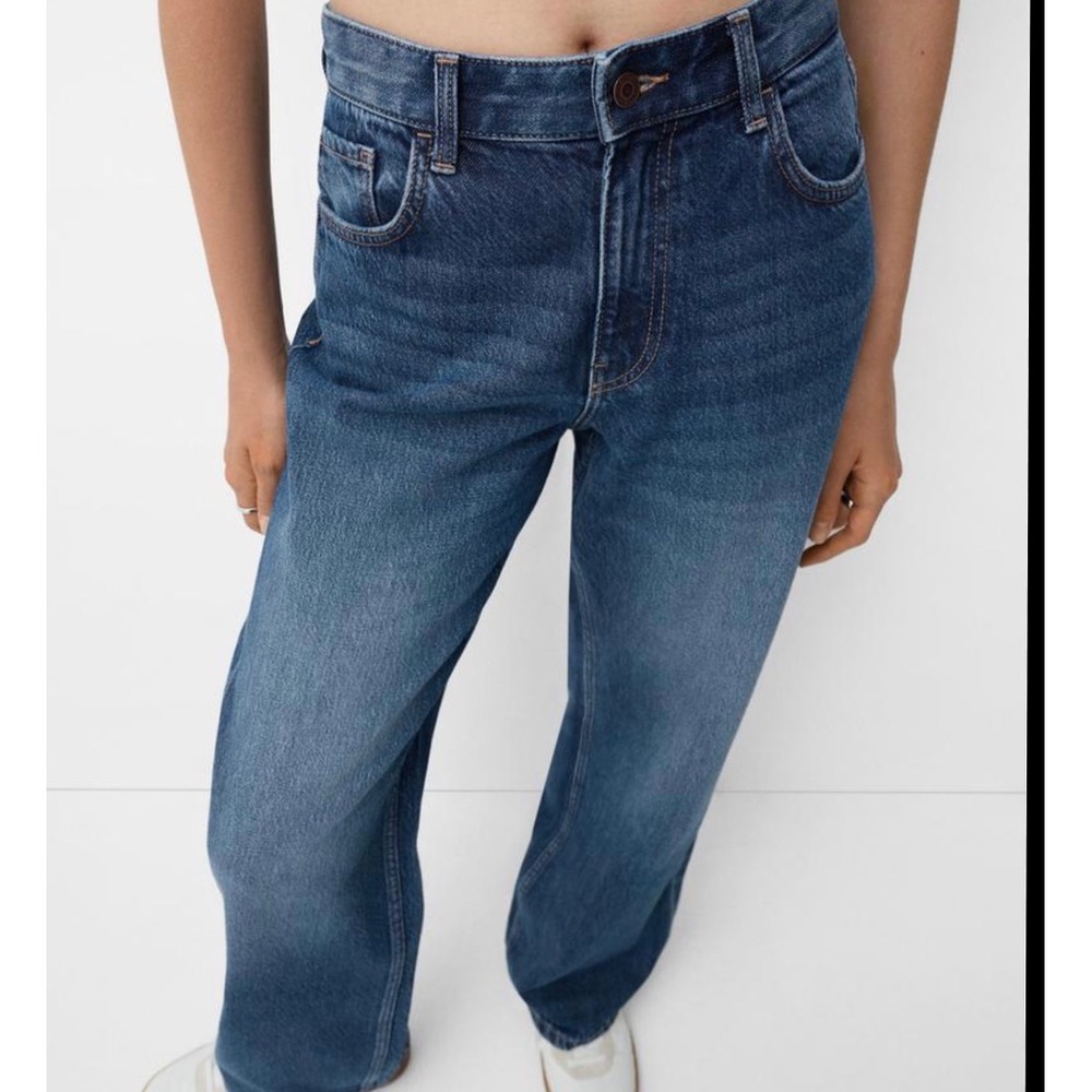 Bershka Denim Relaxedโ High Waist Mom Jeans Medium Wash Size 4 Jeans